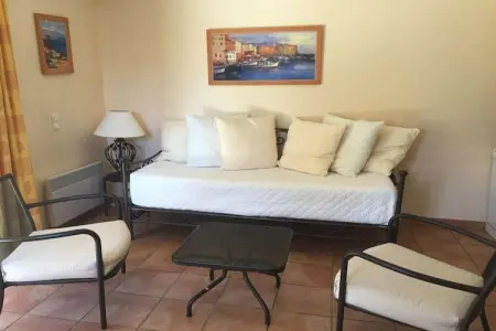 Villa Lou Gourg à Carros : 2 chambres, piscine lagon : photo 2