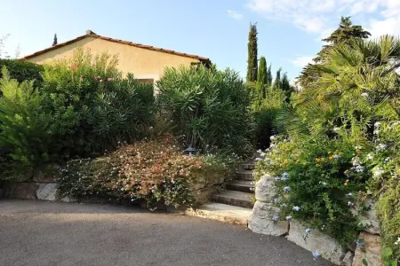 Villa Lou Gourg à Carros : 2 chambres, piscine lagon : photo 22