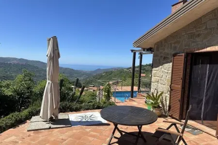 Villa Maison au Paradis à Castell'Umberto, piscine privée : photo 6