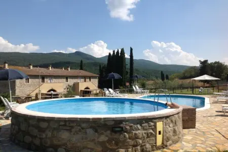 Gîte avec lac privé et piscine en Toscane : photo 1