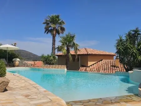 Location villa à Bormes les Mimosas, Villa vue mer, animaux admis - 12 pers.