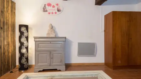 Studio vintage 50 m² avec entrée privée à Belgentier : photo 6