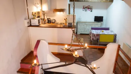 Studio vintage 50 m² avec entrée privée à Belgentier : photo 8