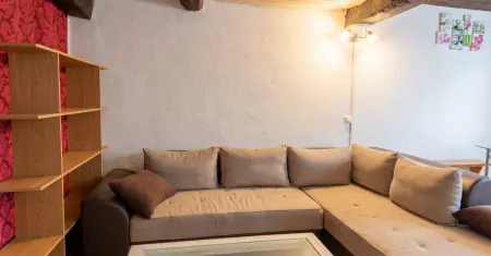 Studio vintage 50 m² avec entrée privée à Belgentier : photo 11