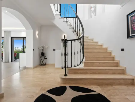 Villa Cortes, 4 chambres avec piscine chauffée à Benahavís : photo 16
