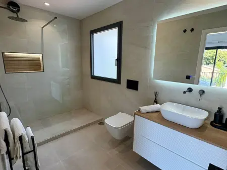 Villa Cortes, 4 chambres avec piscine chauffée à Benahavís : photo 25