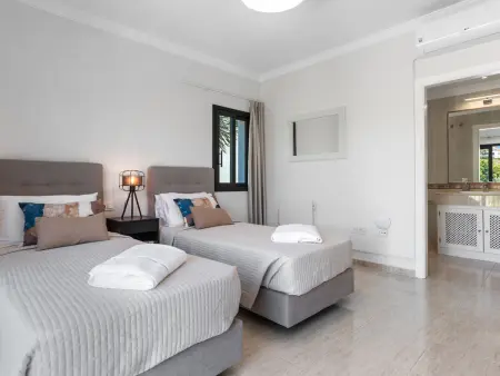Villa Cortes, 4 chambres avec piscine chauffée à Benahavís : photo 34