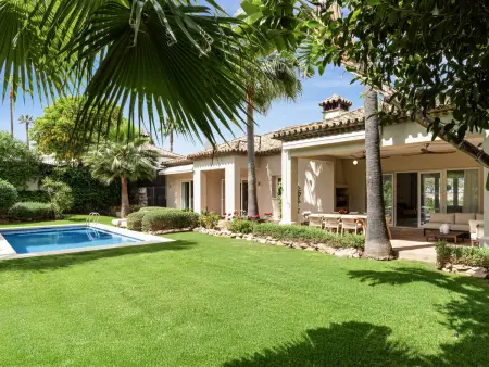 Location villa à Marbella Nueva Andalucia, Villa avec piscine, vue montagne