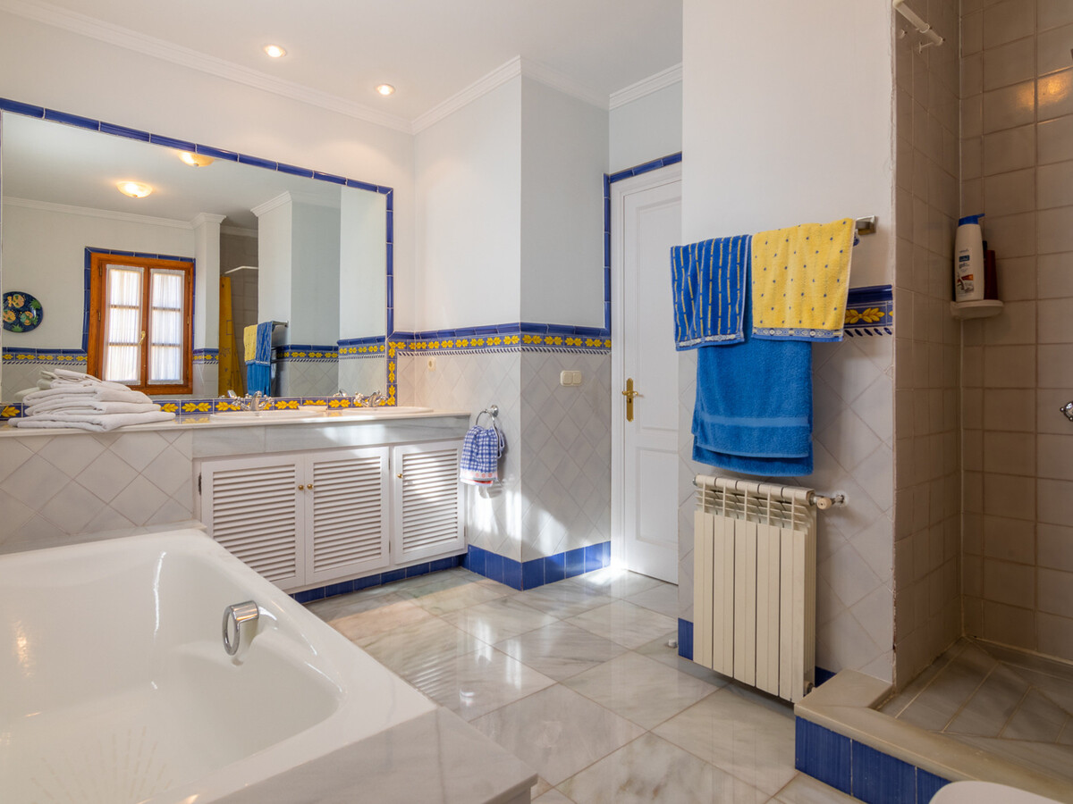 Villa Los Naranjos – 4 ch., piscine, vue golf - Photo 25