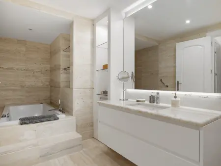 Appartement 4 chambres, Golden Mile, accès direct plage : photo 4