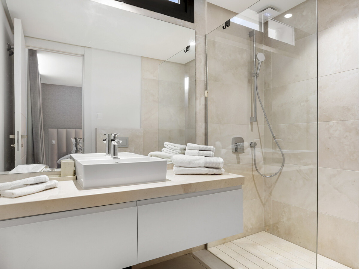 Villa 4 chambres avec piscine 12m et jacuzzi terrasse - Photo 33