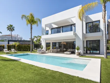 Villa 4 chambres avec piscine 12m et jacuzzi terrasse