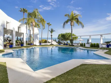 Villa 830 m² avec piscine privée et vue golf à Marbella : photo 4