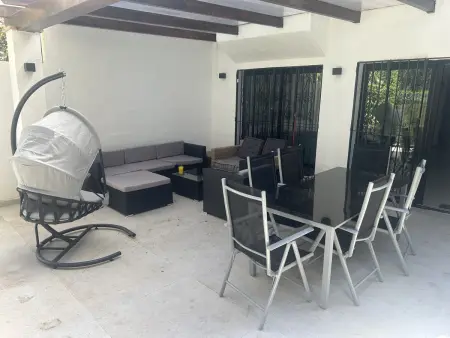 Townhouse rénové 3 chambres, terrasse toit BBQ à Marbella : photo 7