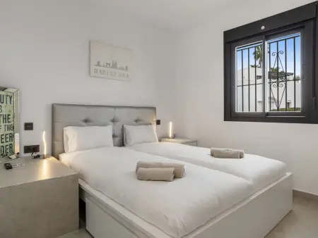 Townhouse rénové 3 chambres, terrasse toit BBQ à Marbella : photo 13