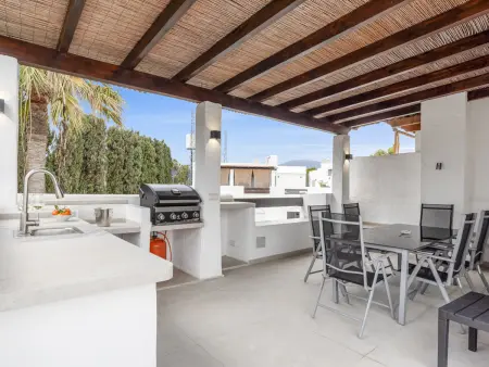 Townhouse rénové 3 chambres, terrasse toit BBQ à Marbella : photo 23