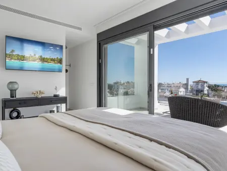 Penthouse duplex vue mer avec solarium et jacuzzi : photo 17