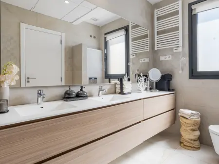 Penthouse duplex vue mer avec solarium et jacuzzi : photo 18