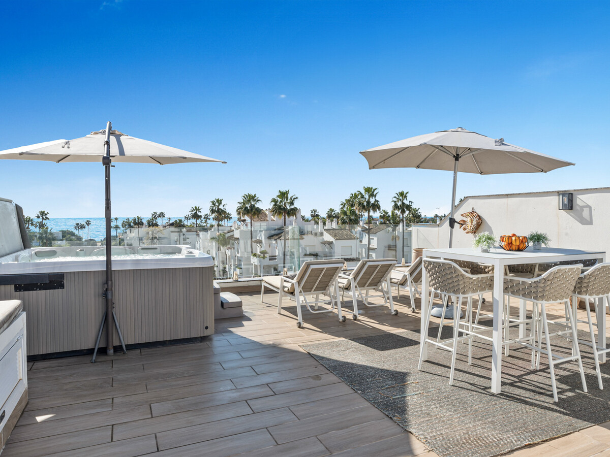 Penthouse 2 chambres, terrasse et jacuzzi à Estepona - Photo 2