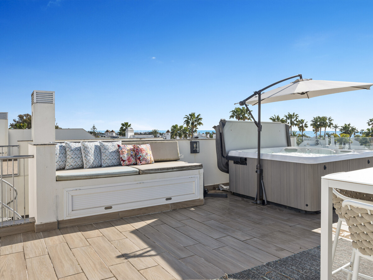 Penthouse 2 chambres, terrasse et jacuzzi à Estepona - Photo 3
