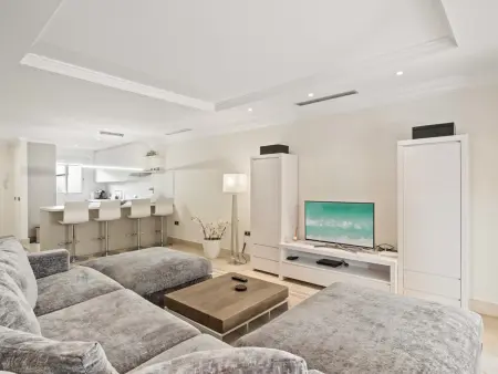 Appartement moderne, terrasse spacieuse à Marbella : photo 2