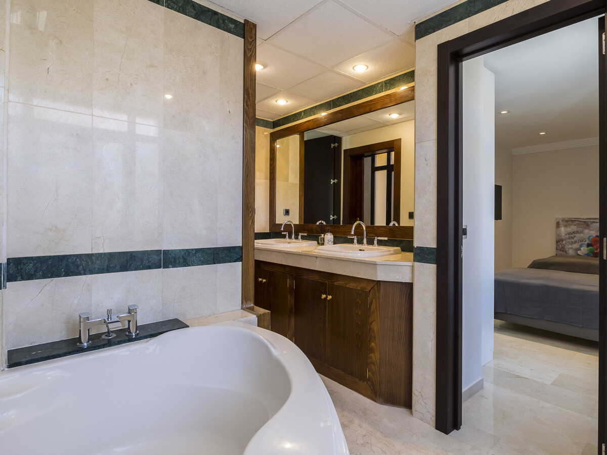 Villa moderne 4 chambres, piscine privée à Marbella - Photo 25