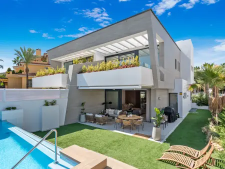 Location gite à Marbella, Maison mitoyenne familiale avec piscine - 10 pers.