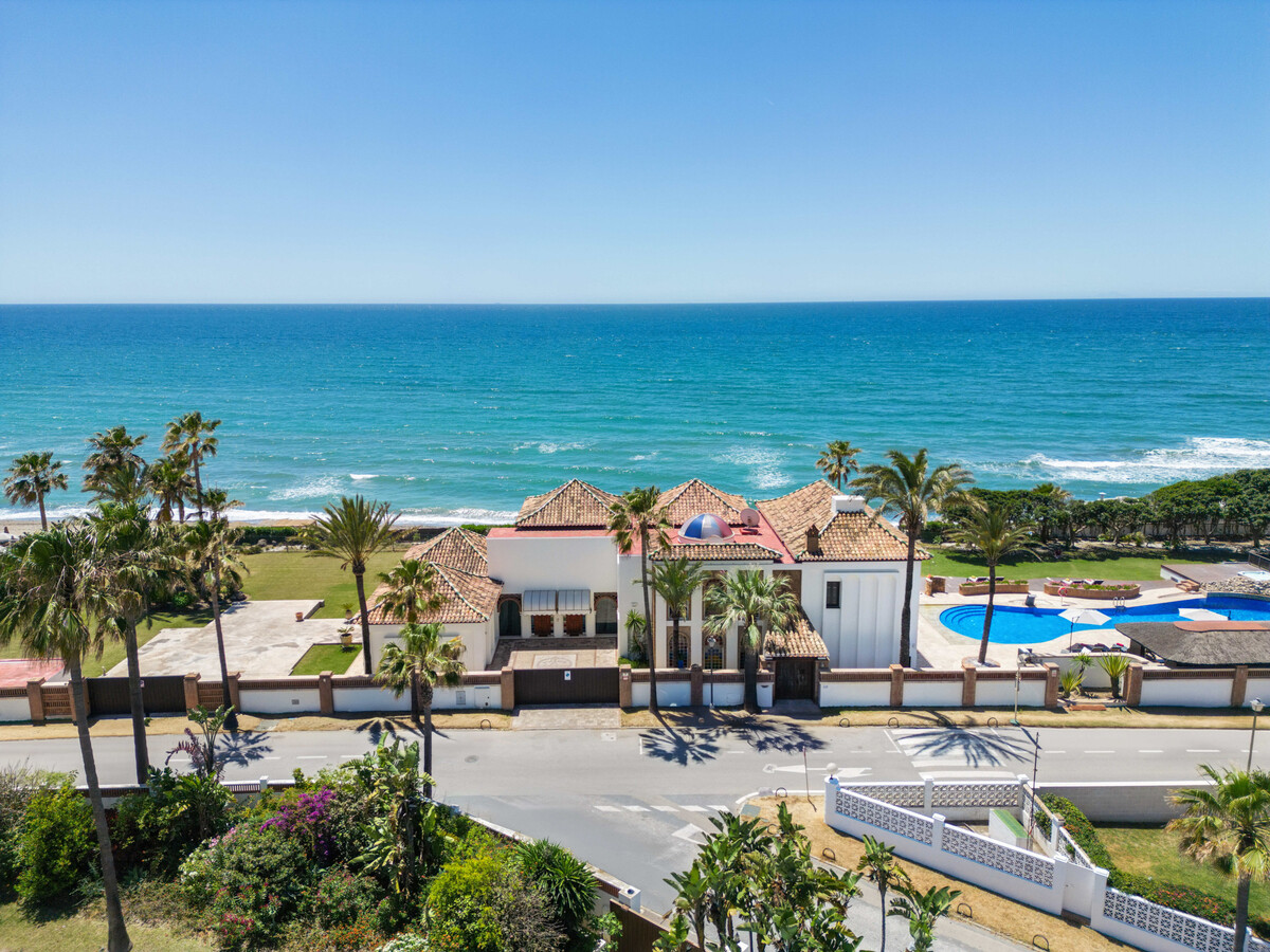 Villa 700m² front de mer, piscine 28m, 7 chambres - Photo 1