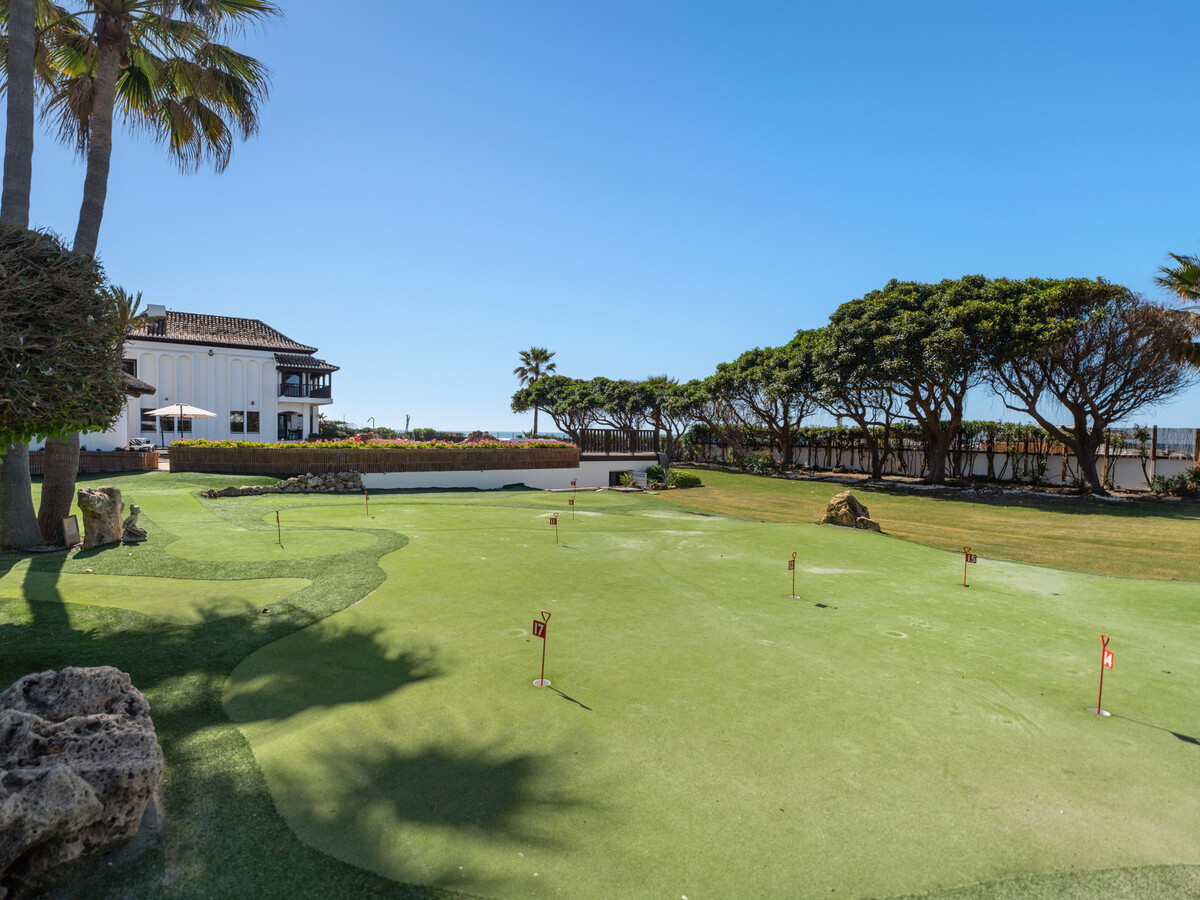 Villa 700m² front de mer, piscine 28m, 7 chambres - Photo 3