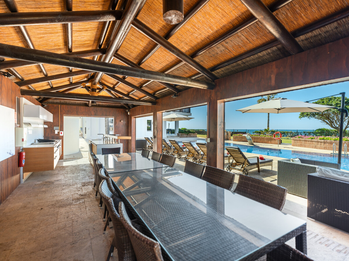 Villa 700m² front de mer, piscine 28m, 7 chambres - Photo 13