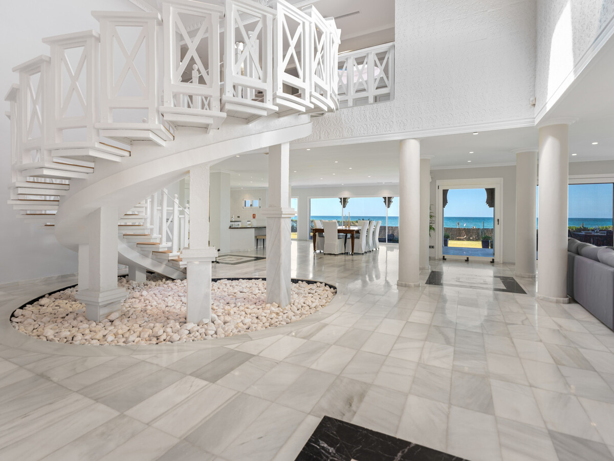 Villa 700m² front de mer, piscine 28m, 7 chambres - Photo 14