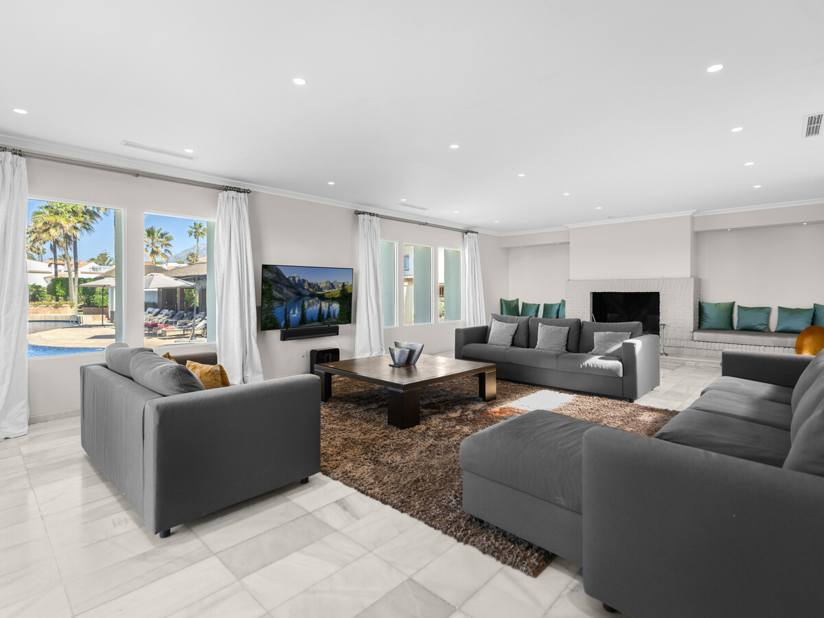Villa 700m² front de mer, piscine 28m, 7 chambres - Photo 16