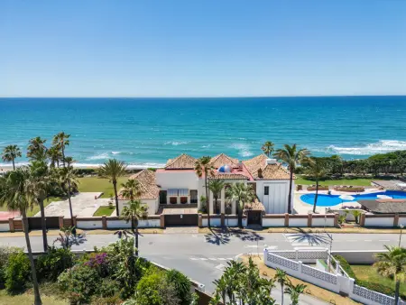 Villa 700m² front de mer, piscine 28m, 7 chambres
