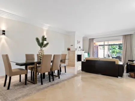Appartement 160 m² avec terrasse, piscine et jardin : photo 4