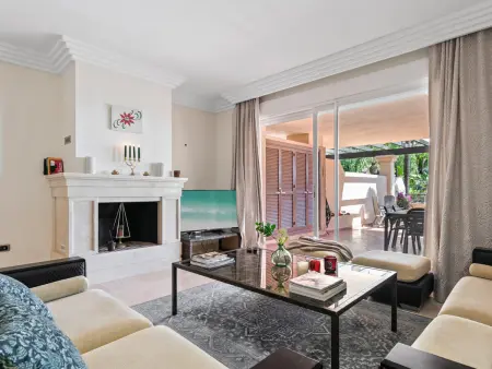 Appartement 160 m² avec terrasse, piscine et jardin : photo 5