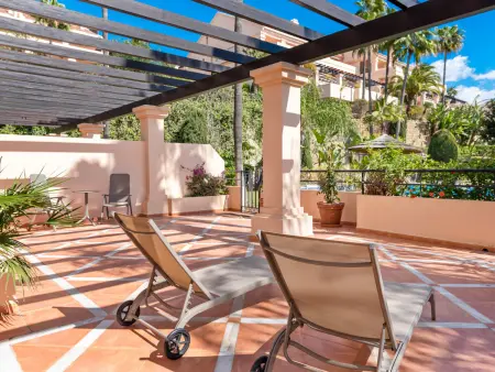 Appartement 160 m² avec terrasse, piscine et jardin : photo 17