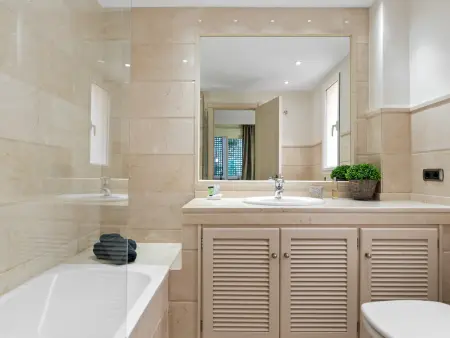 Appartement 160 m² avec terrasse, piscine et jardin : photo 24
