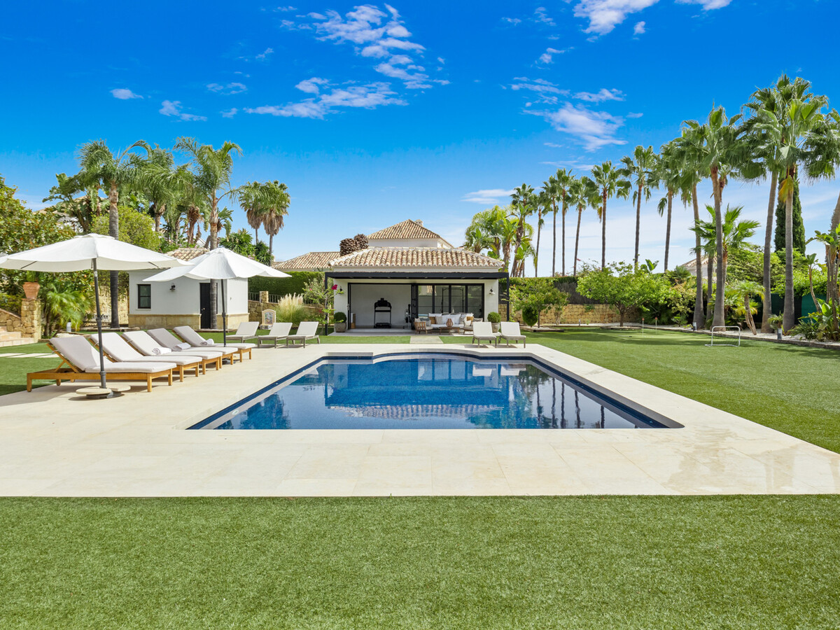 Villa Paraiso Estepona : 5 chambres, piscine & terrain double - Photo 6
