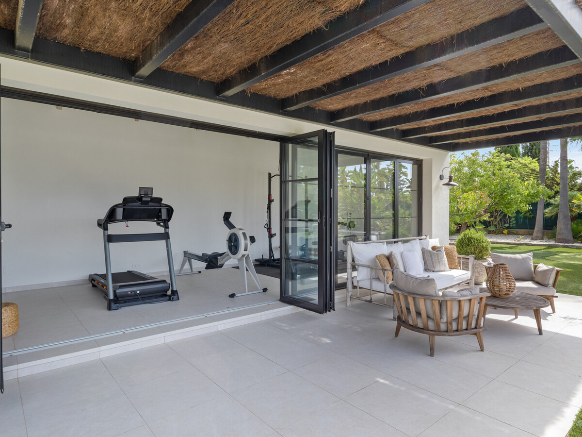 Villa Paraiso Estepona : 5 chambres, piscine & terrain double - Photo 12