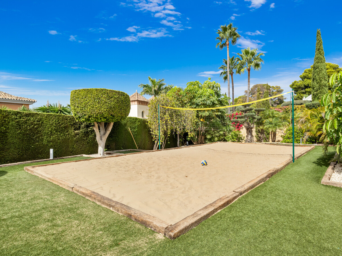 Villa Paraiso Estepona : 5 chambres, piscine & terrain double - Photo 14
