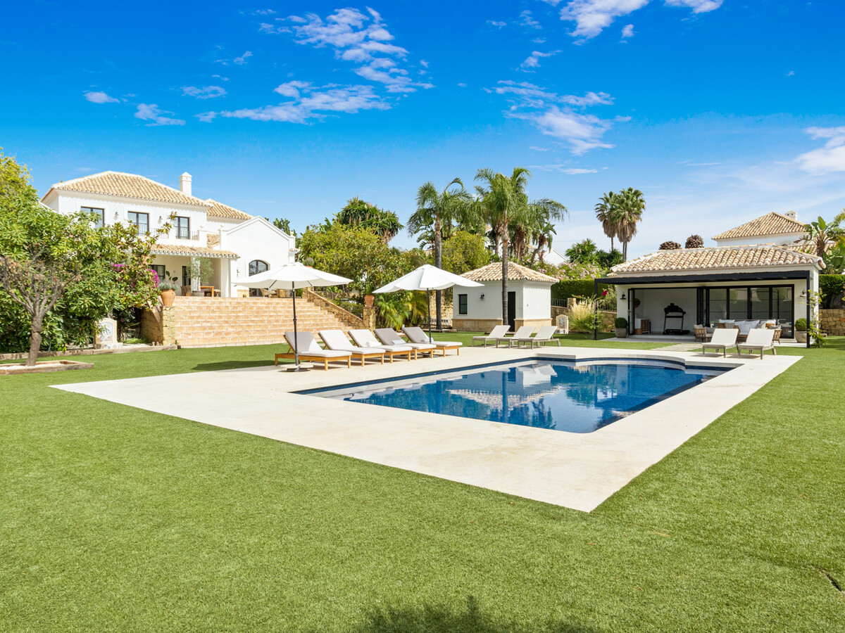 Villa Paraiso Estepona : 5 chambres, piscine & terrain double - Photo 16