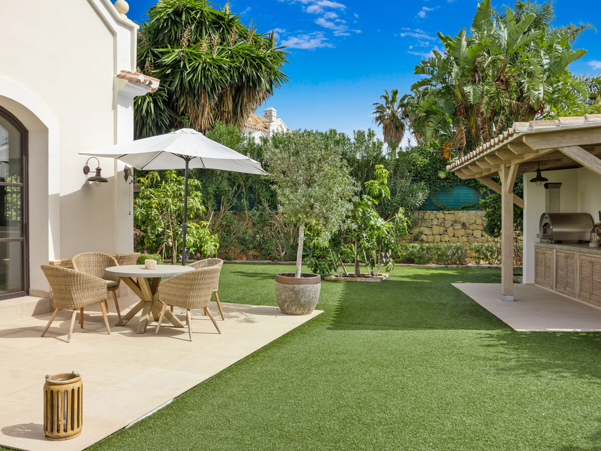Villa Paraiso Estepona : 5 chambres, piscine & terrain double - Photo 18
