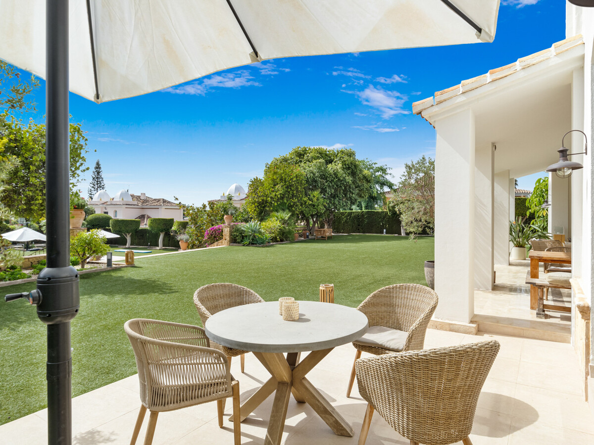 Villa Paraiso Estepona : 5 chambres, piscine & terrain double - Photo 21