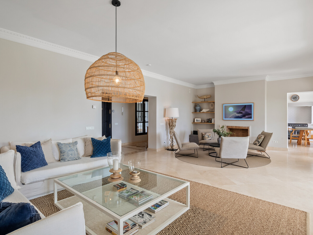 Villa Paraiso Estepona : 5 chambres, piscine & terrain double - Photo 24