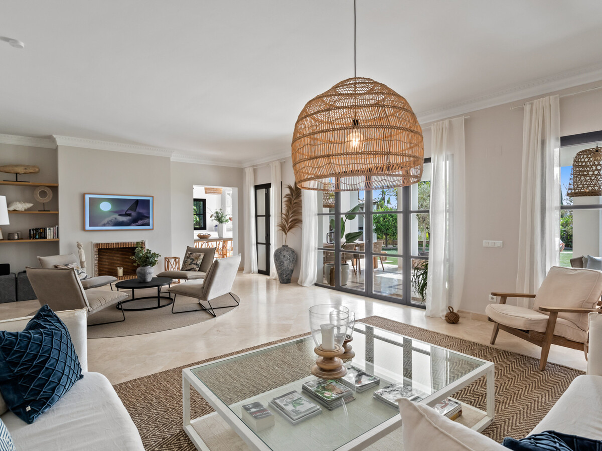 Villa Paraiso Estepona : 5 chambres, piscine & terrain double - Photo 25