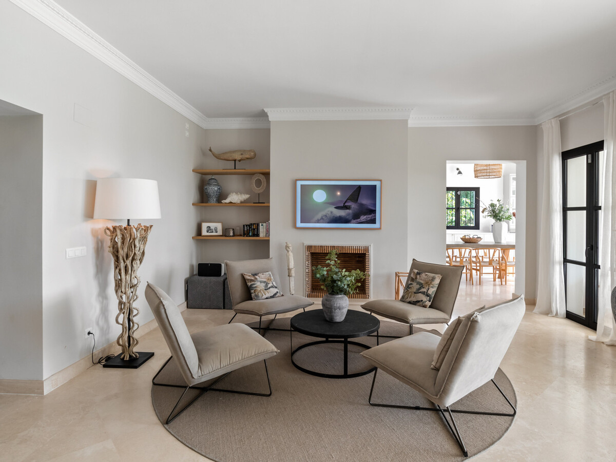 Villa Paraiso Estepona : 5 chambres, piscine & terrain double - Photo 26
