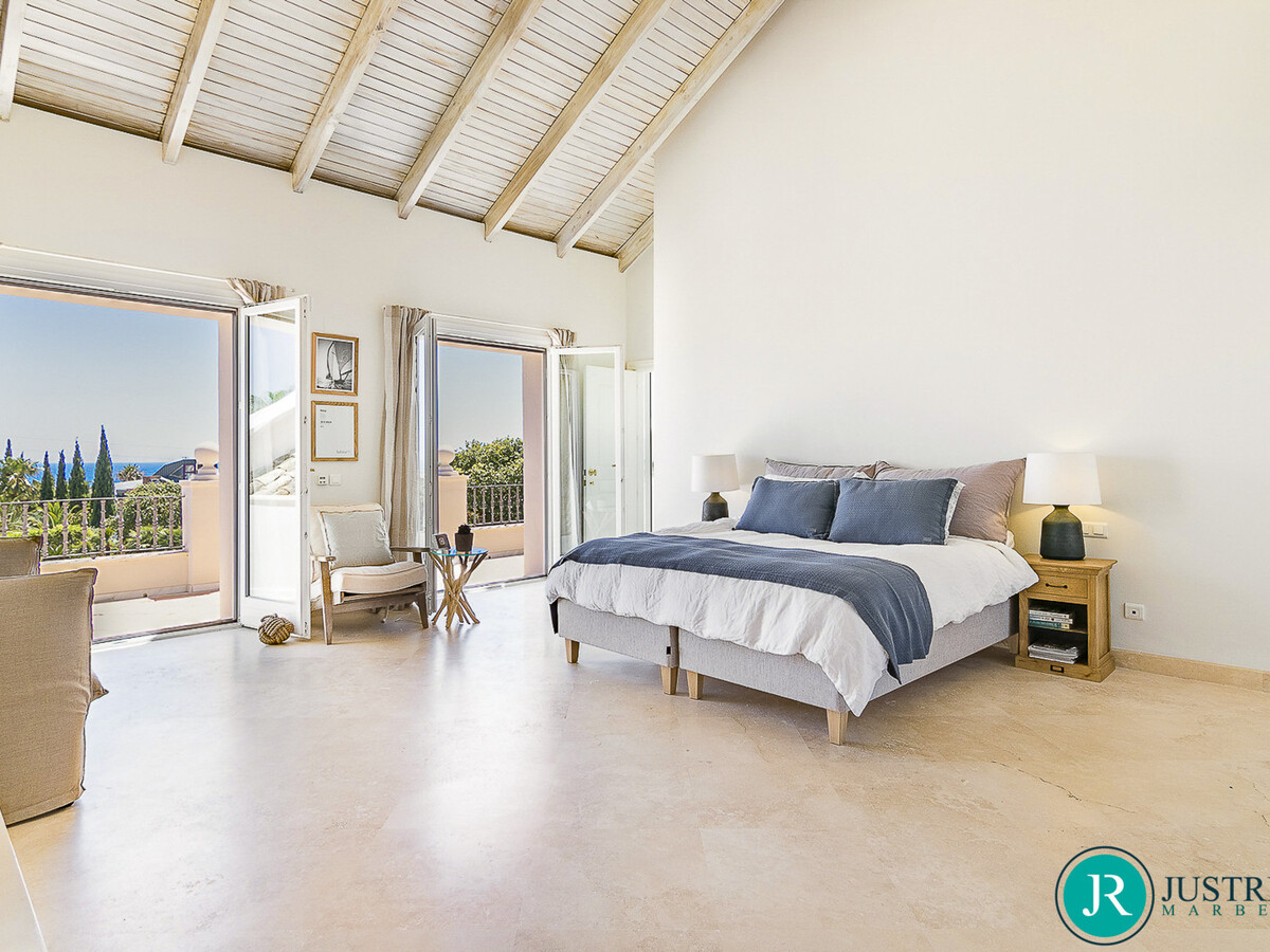 Villa Paraiso Estepona : 5 chambres, piscine & terrain double - Photo 32