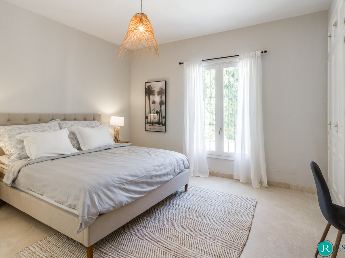 Villa Paraiso Estepona : 5 chambres, piscine & terrain double - Photo 35