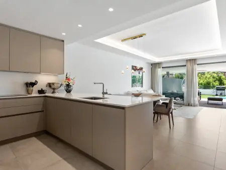 Appartement 100 m² piscine privée à Estepona : photo 11
