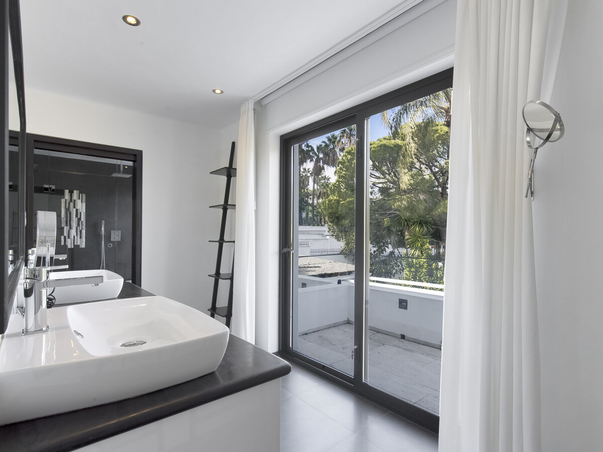 Villa minimaliste 5 chambres avec piscine à Marbella - Photo 26